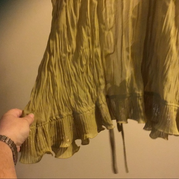 RUNWAY PARIS Olive Metallic Ruffled Top BNWOT - Picture 4 of 12